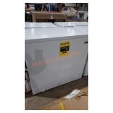 Magic Chef chest freezer apx 35 x 21 x 33 in