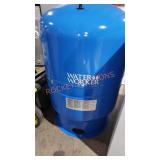 Water works 44gal pressurized well tank
