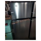 Vissani 7.1 cu. ft. Top Freezer Refrigerator