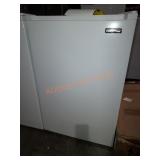 Magic Chef 4.4 cu ft Mini Fridge