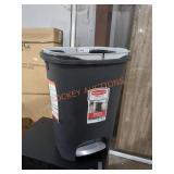 Rubbermaid 13Gal Step Trashcan No Lid