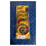 Dewalt 4pk 4 1/2in sanding disc