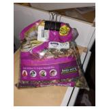 Pennington Nut and Fruit Blend Bird Feed