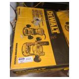 DeWalt 2-1/4 HP EVS Fixed Base/ Plunge Router Kit