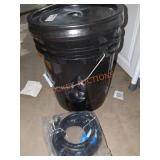 5 Gallon Bucket w/ hose