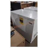 Magic Chef 7.0 Cf chest freezer , does have