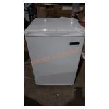 Magic Chef 2.6 cf compact refrigerator