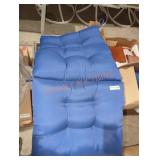 2 outdoor cushions