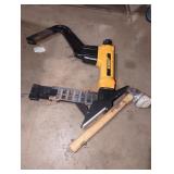 DeWalt 2-in-1 Flooring Tool