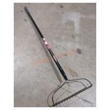 Husky 16 Tine Bow Rake, Fiberglass Handle
