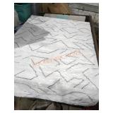8ft x 5ft White Shag Rug w Grey Design