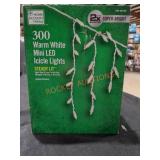 Home Accents 300L Warm White LED Icicle Lights