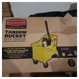 Rubbermaid mop bucket with wringer