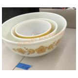 Vintage Pyrex butterfly gold nesting bowl set