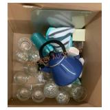 Miscellaneous kitchen ware box lot