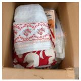 Miscellaneous box. Lot of curtains and linens