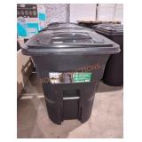 Toter 96 Gallon Rolling Outdoor Trashcan