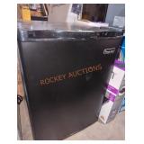 Magic Chef 2.6 cu Ft black compact Refrigerator