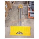 True Temper 26" Snow Pusher