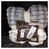 Royal duxe micro mink throw 50x60 in