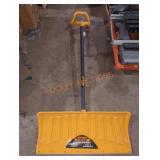 True Temper 26" Snow Pusher