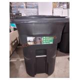 Toter 96 Gallon Rolling Outdoor Trashcan