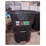 Toter 96 Gallon Rolling Outdoor Trashcan