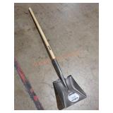 Anvil Transfer Shovel, Wood Handle