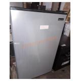 Magic Chef 3.3 cu Ft mini fridge