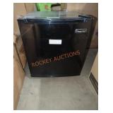 Magic Chef black mini fridge