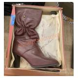 Size 8 1/2 -9 womenï¿½s boot lot
