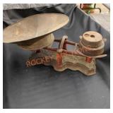 Antique cast iron balance scale stamped Reading,