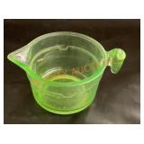 Vintage uranium glass  2 cup measuring cup