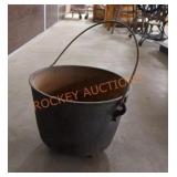 Vintage cast iron pot with handle