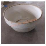 Vintage 11-in stoneware bowl