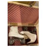 Vintage rollerskates size 8 with case