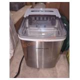 Frigidaire ICE MAKER 26lbs