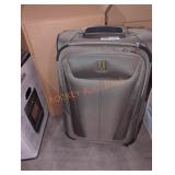 Travelpro maxlite 5 luggage 22" carry on