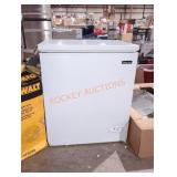 Magic Chef 5 cu ft Chest Freezer