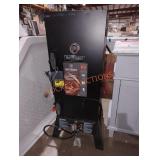 Masterbuilt 731 sq in Pro Dual Fuel Smoker