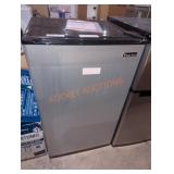 Magic Chef 3.3 cu Ft compact refrigerator black