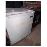 Magic Chef white 1.7 cu Ft mini fridge