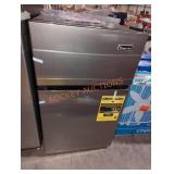 Magic Chef 3.1 cu Ft compact refrigerator black