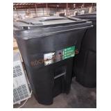 Toter 96 Gallon Rolling Outdoor Trashcan