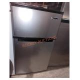 Magic Chef 3.1 cu Ft stainless steel mini fridge