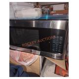 GE 1.1 cu ft 950 watts microwave oven