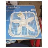 Lasko air circulating box fan white