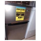 Magic Chef 3.1 cu Ft mini fridge with freezer