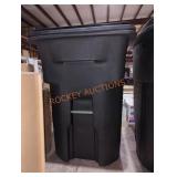 Toter 96 Gallon Rolling Outdoor Trashcan