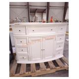 45"Wï¿½22"Dï¿½31"H White Curved Bathroom Vanity